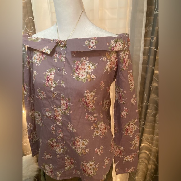 NEW No Comment Off the Shoulder Floral Lavender Women’s Button down Blouse Med - Picture 10 of 11
